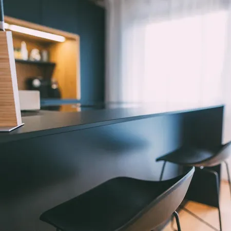 Zentrales Mit Bergblick In Bewohnter *